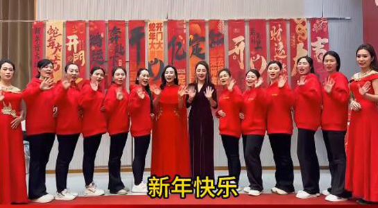 ������\(y��n)�����Ҹ��M(m��n)���g���w˹�_(d��)ף�����Ěg��һ·���(y��ng)��