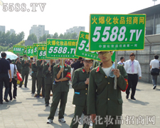 ���������һ��(g��)ͻ���ٵ���һ��(g��)ͻ��