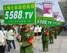 �t�������G܊�b �𱬾W(w��ng)����ɫ