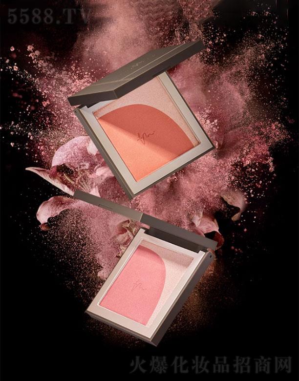 ���ȿɆ�ɫ���t�߹�һ�w�P(p��n)