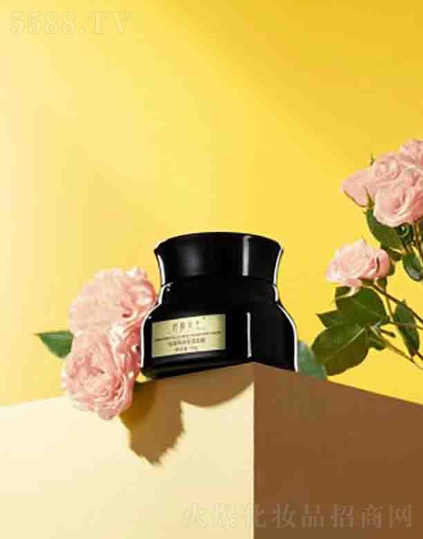 ����Ů��õ�徫�ͱ�����˪