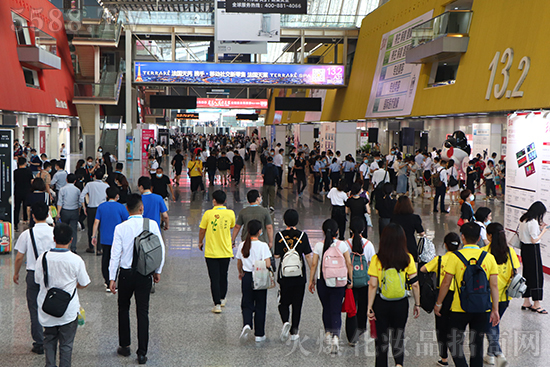 第55屆廣州美博會(huì)盛大開(kāi)幕,精彩紛呈,驚艷四方 第55屆廣州美博會(huì)盛大開(kāi)幕,精彩紛呈,驚艷四方