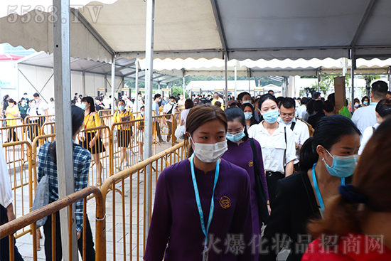 第55屆廣州美博會(huì)盛大開(kāi)幕,精彩紛呈,驚艷四方 第55屆廣州美博會(huì)盛大開(kāi)幕,精彩紛呈,驚艷四方